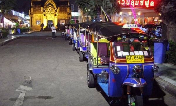 Thái Lan chưa bao giờ tồi tệ như hiện tại, đồng hồ, thiết bị điện tử ở tiệm cầm đồ đang xếp chồng chất