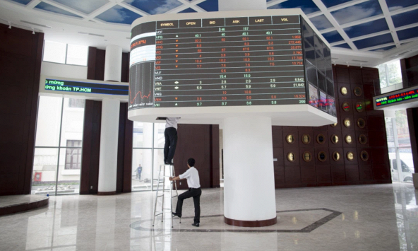 Sớm nhất trong tháng 8 HoSE có thể quay lại lô giao dịch 10 cổ phiếu