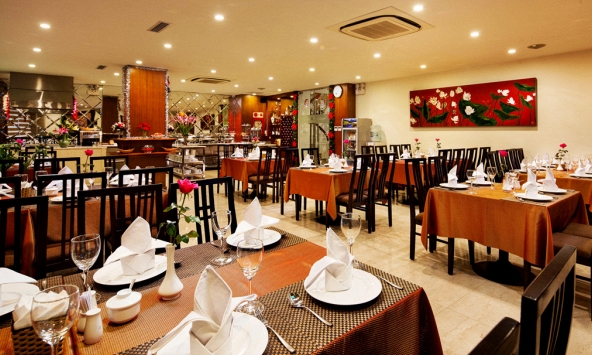 Do ảnh hưởng dịch COVID-19, tổng mức bán lẻ hàng hóa và doanh thu dịch vụ giảm đáng kể