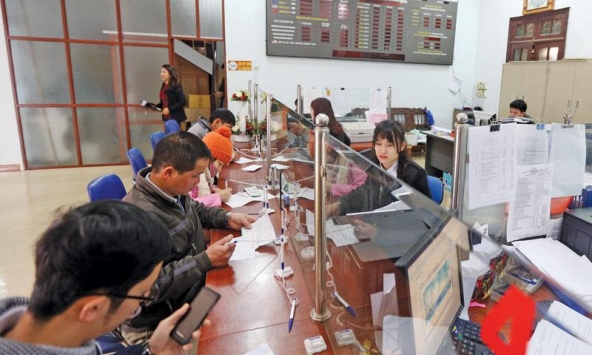 Người dân không mặn mà gửi tiền ngân hàng