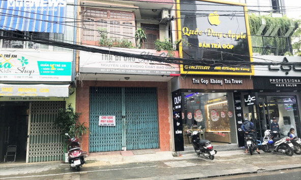 Treo bảng cho thuê mặt bằng đã lâu nhưng không có người thuê