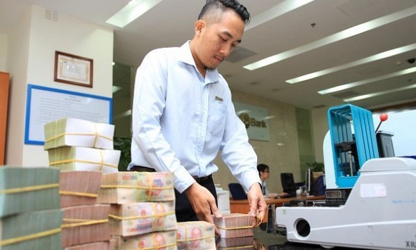 Lợi nhuận ngân hàng phân hóa