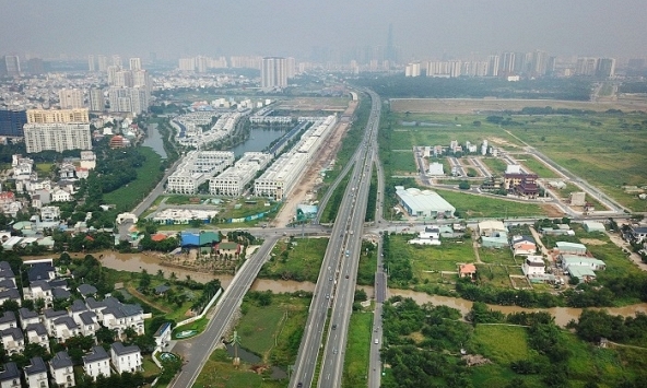 Hết giãn cách đến gỡ vướng pháp lý liệu bất động sản có bật nổi?