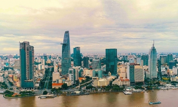 Bất động sản luôn làm 'nóng' thị trường dù dịch bệnh, nên bỏ tiền vào đâu?