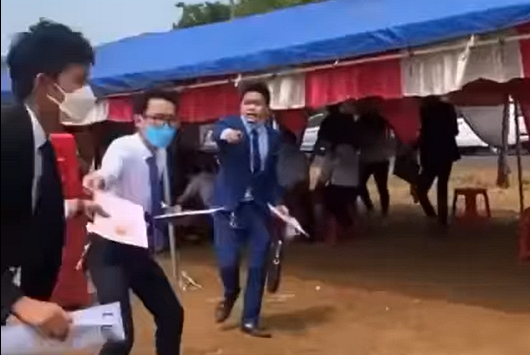 “Làm tuồng sốt đất” gây xôn xao dự luận