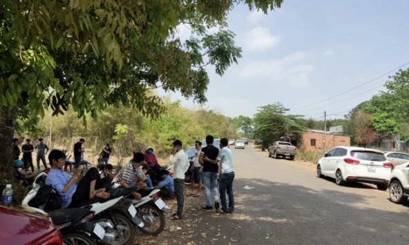 Số lượng người tham gia làm môi giới “cò đất” ngày thêm đông đúc