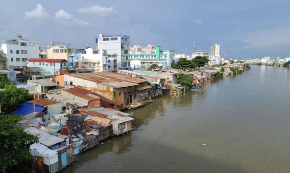 Di dời 6.500 căn nhà trên các tuyến kênh rạch thuộc 25 dự án