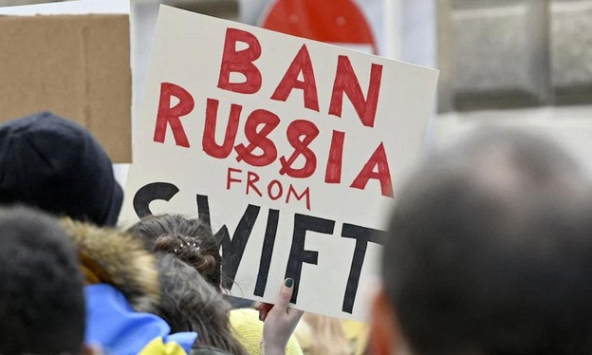 Chiến tranh Nga và Ukraine kích hoạt xu hướng bán tháo đối với cổ phiếu ngân hàng