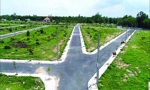 Chia tách thành từng thửa nhỏ rồi loan tin có “dự án đi qua” để thổi giá đất trục lợi