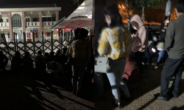 Nhiều người không khỏi bất ngờ với cảnh người dân xô đẩy nhau ngã lăn ra đất khi đi làm sổ đỏ