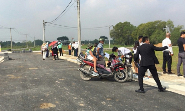 Tình trạng giá đất tăng cao, đặc biệt là 'sốt đất' ảo tại các vùng ven
