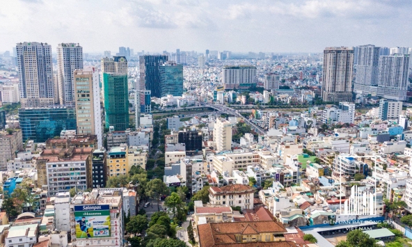 Đường “ốm yếu” gánh hàng chục tòa cao ốc