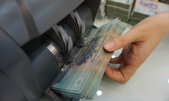 Hàng chục ngân hàng được nới thêm room tín dụng từ 0,7% - 4%, tiền rót vào đâu?