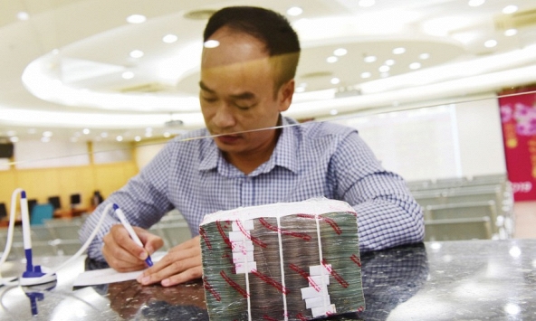 Dòng tiền đã dần khơi thông khi room tín dụng được mở lại, song nhiều doanh nghiệp vẫn lo lắng