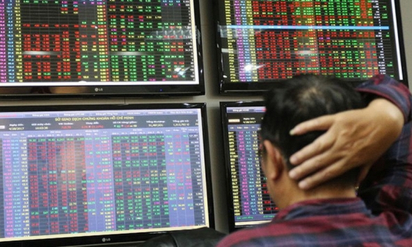 Thị giá cổ phiếu đi xuống tác động đến một thước đo để nhà đầu tư 'đãi cát tìm vàng'