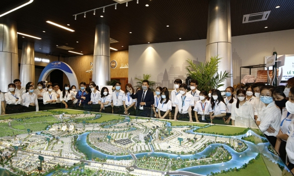 Thị trường bất động sản đã khó lại còn phải đối mặt tin đồn bắt bớ các chủ đầu tư, tin đồn ác ý về hoạt động của dự án