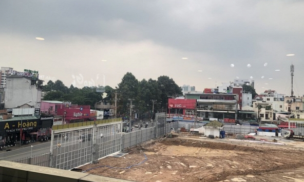 Thu tiền rồi để cỏ mọc hoang, dự án quây tôn 'chờ thời'