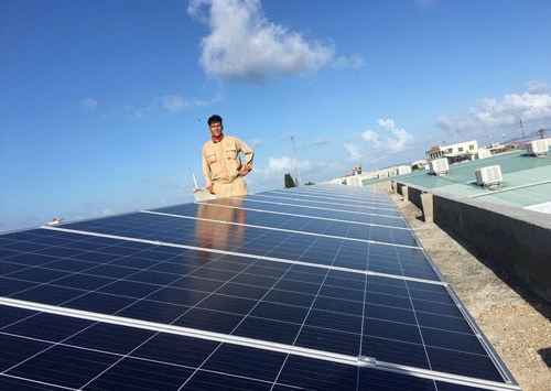 Bộ Công Thương đề xuất giá bán điện mặt trời áp mái 2.156 đồng/kWh đến hết 2021