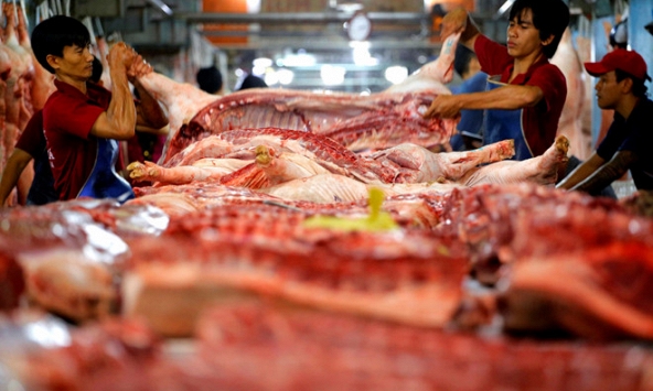 Giá thịt heo sỉ vẫn giảm tại các chợ đầu mối