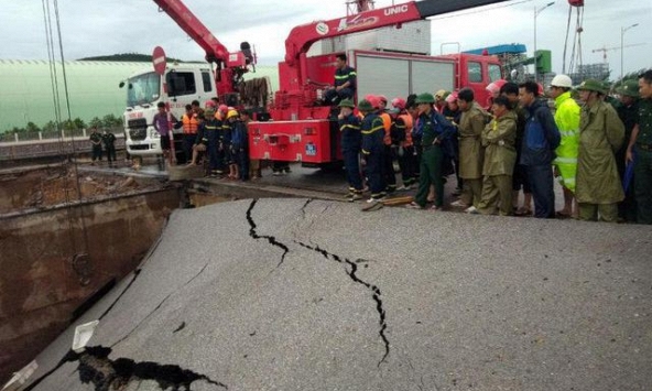 'Hố tử thần' xuất hiện trong bão số 2 ở Thanh Hóa, 2 người tử vong