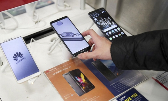 Sợ liên lụy, FedEx từ chối vận chuyển một chiếc Huawei P30 từ Anh đến Mỹ 