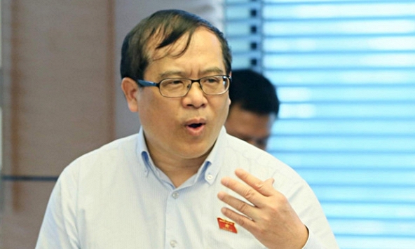 Người Việt Nam ra nước ngoài phải đóng 3-5 USD 'phí chia tay'?