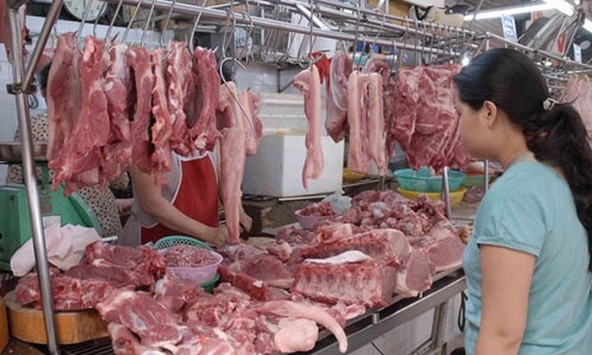 Sức tiêu thụ giảm, giá thịt heo chững lại 
