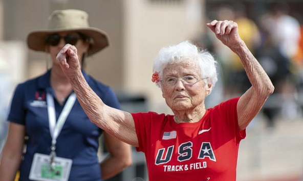 Cụ bà 103 tuổi vô địch giải chạy bộ nước Mỹ chia sẻ bí quyết sống lâu và hạnh phúc