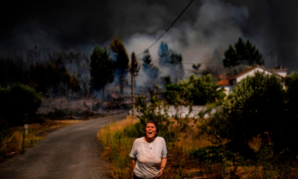Một tuần trong thế giới ảnh: Tiếng thét từ đám cháy rừng ở Bồ Đào Nha
