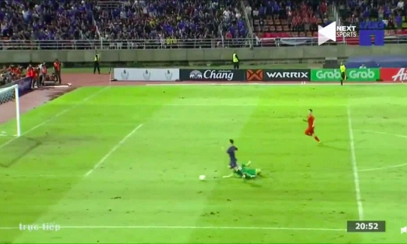 Việt Nam thoát hiểm phút chót, cầm hòa Thái Lan