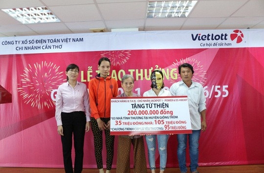 Cô gái làm tóc ở Bến Tre trúng Vietlott gần 100 tỉ đồng