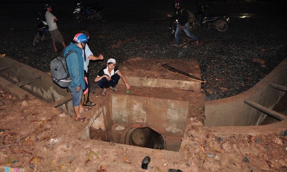 Bé 7 tuổi chơi trước nhà bị cuốn vào cống tử vong