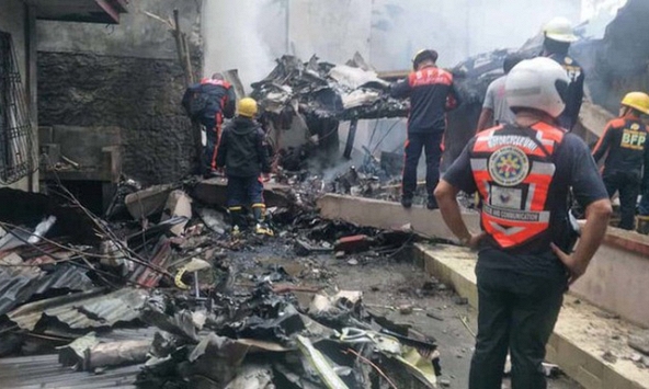 Máy bay rơi trúng khu nghỉ dưỡng, 9 người thiệt mạng