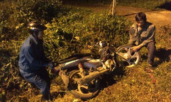 3 xe máy lao vào nhau, 3 người chết