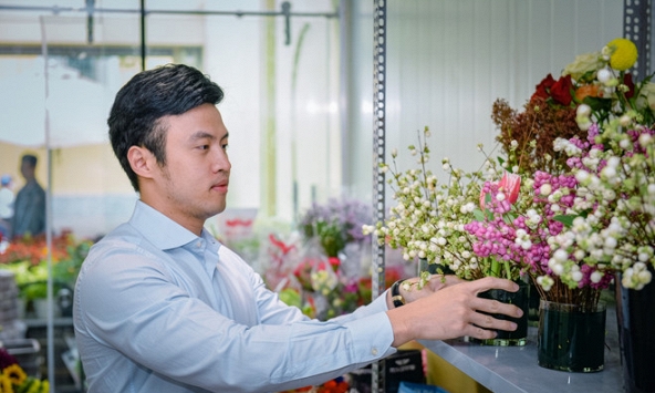 Sau khi bị khách phản ánh bán hoa héo, Shark Khoa 'đăng đàn' xin lỗi