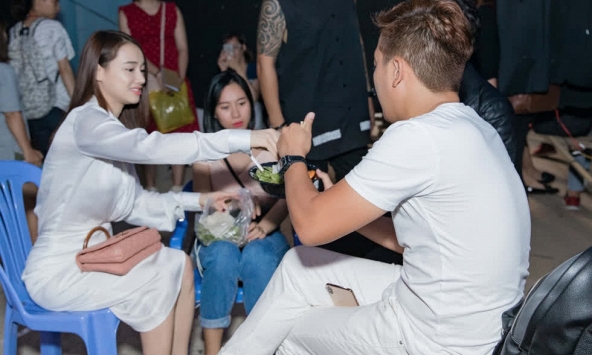 Khoảng trời 'tình yêu' của cặp đôi Nhã Phương và Trường Giang sau hậu trường