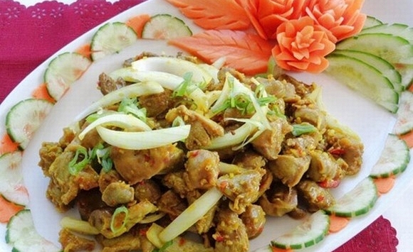 Món ngon mỗi ngày: Cách làm món lòng gà xào sả ớt