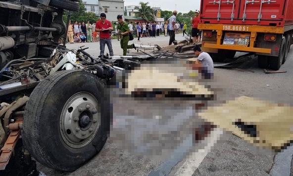 Một ngày 2 vụ tai nạn thảm khốc, 9 người tử vong