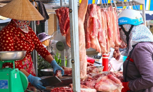 Giá thịt heo bán sỉ giảm nhẹ