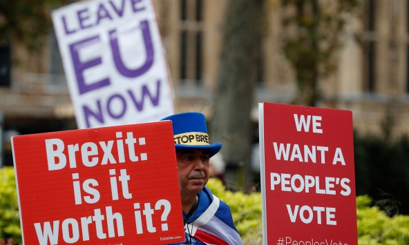 Kinh tế Anh rơi vào suy thoái vì Brexit