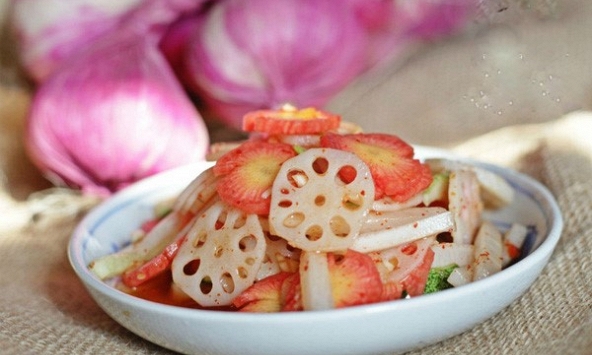 Món ngon mỗi ngày: Cách làm củ sen muối chua ngọt đơn giản mà ngon