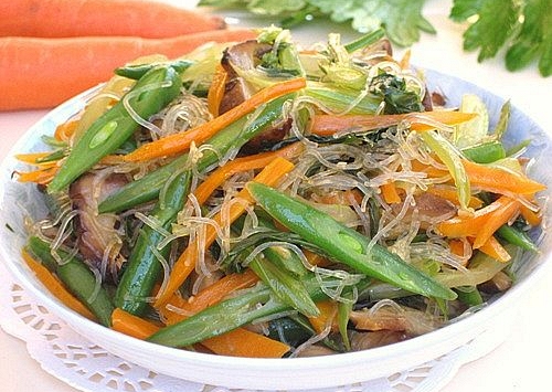 Món ngon mỗi ngày: Cách làm món miến xào chay ngon cho ngày Rằm tháng 7