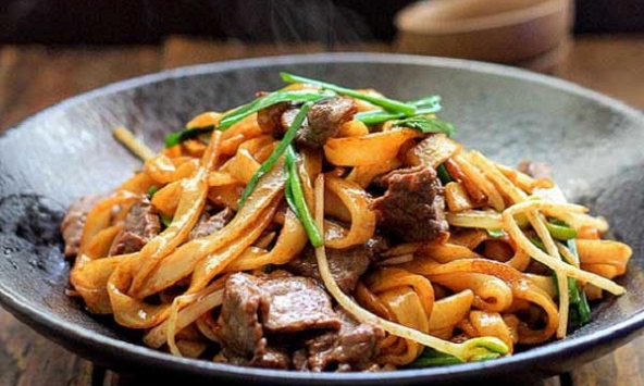 Món ngon mỗi ngày: Cách làm phở xào thịt bò đơn giản mà thơm ngon