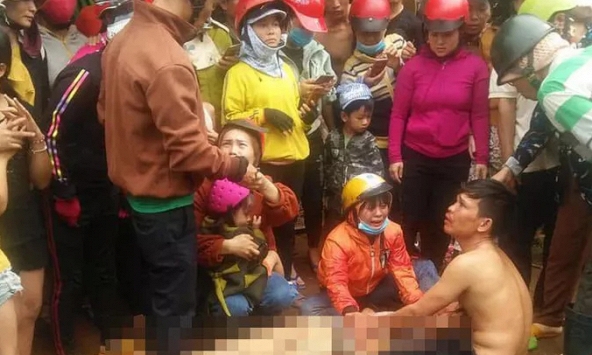 Cho rằng xe CSGT truy đuổi gây tai nạn khiến một người tử vong, hàng trăm người tập trung gây náo loạn