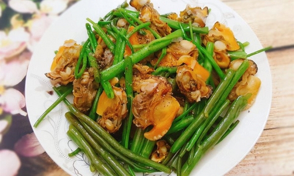 Món ngon mỗi ngày: Cách làm món nghêu xào rau muống đơn giản mà ngon