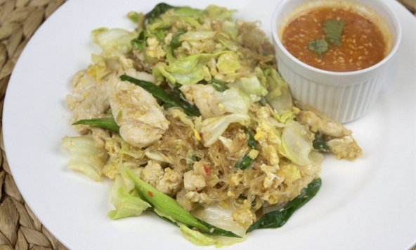 Món ngon mỗi ngày: Cách làm gà xào bắp cải giòn ngọt, mềm ngon