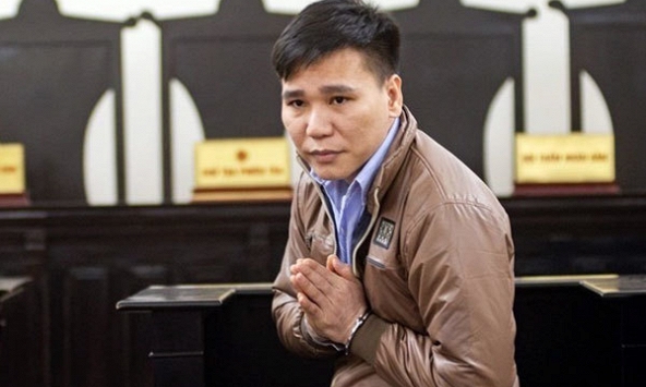 Nhét tỏi làm chết người, ca sĩ Châu Việt Cường được giảm 2 năm tù