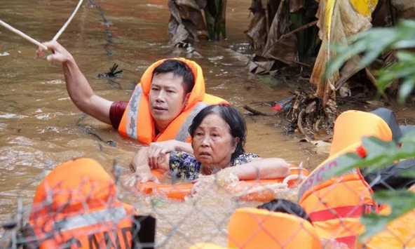 Đắk Lắk thất thủ, chìm trong mưa lũ