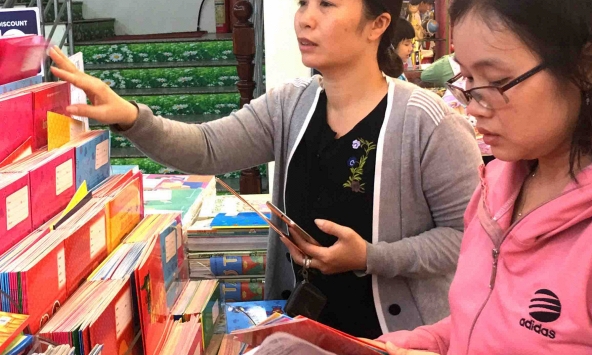Đồ dùng học tập giảm giá mạnh, vẫn còn nhiều phụ huynh mua sắm bổ sung cho con