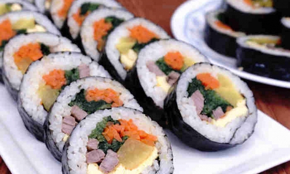 Món ngon mỗi ngày: Cách làm cơm cuộn rong biển đơn giản mà ngon